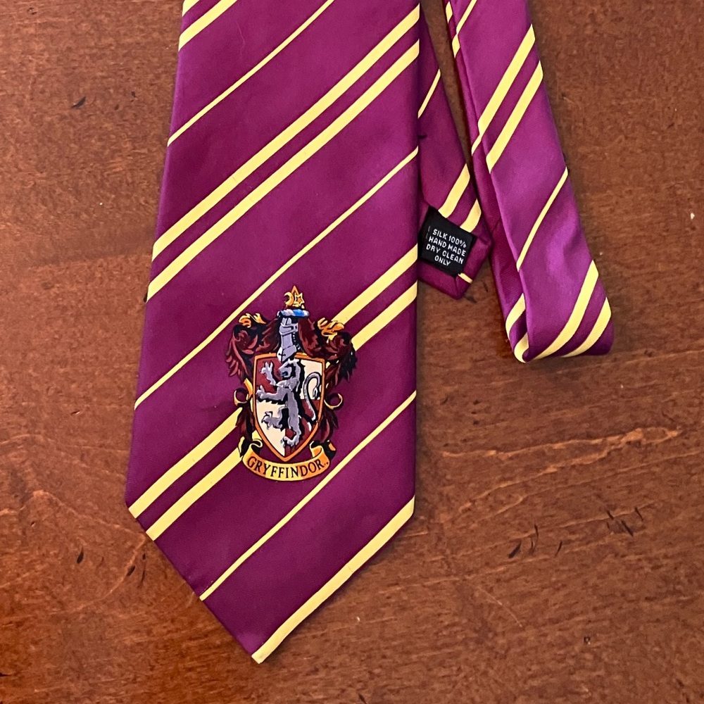EUC Harry Potter Gryffindor Silk Tie